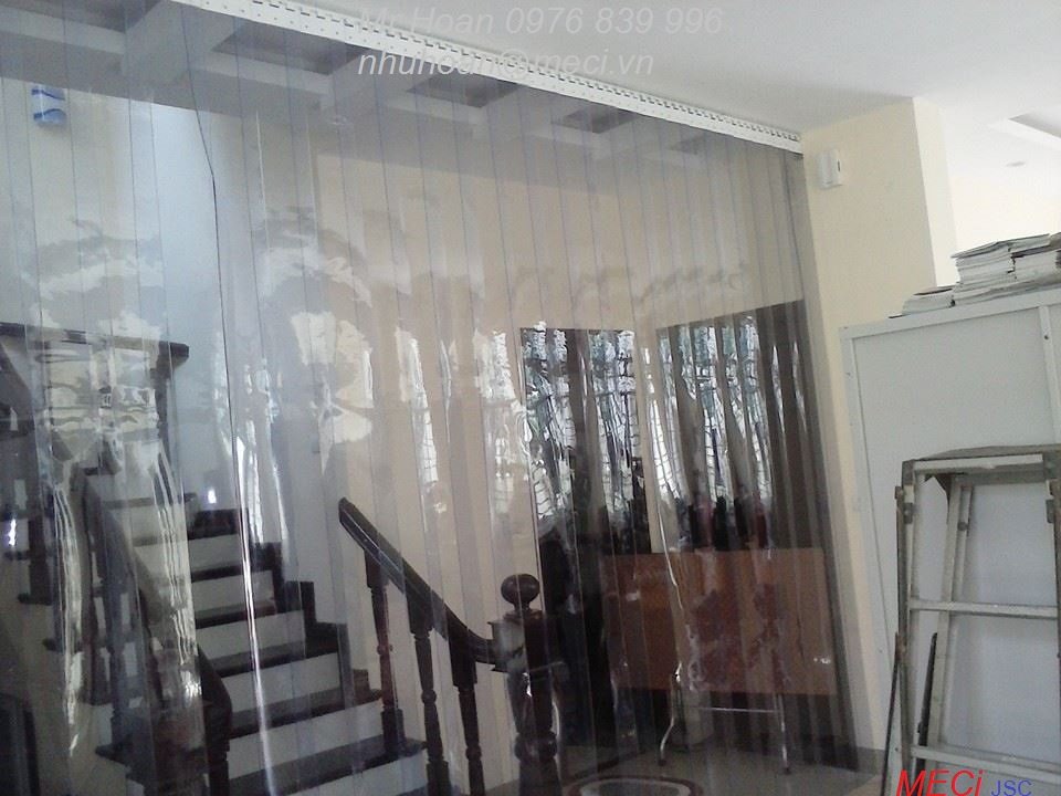Để đáp ứng nhu cầu đa dạng, chúng tôi cung cấp rèm nhựa PVC màu trắng trong với nhiều mẫu mã và độ dày khác nhau phù hợp với từng loại không gian và mục đích sử dụng, từ ngăn lạnh, chống bụi, đến giảm tiếng ồn và ngăn côn trùng.